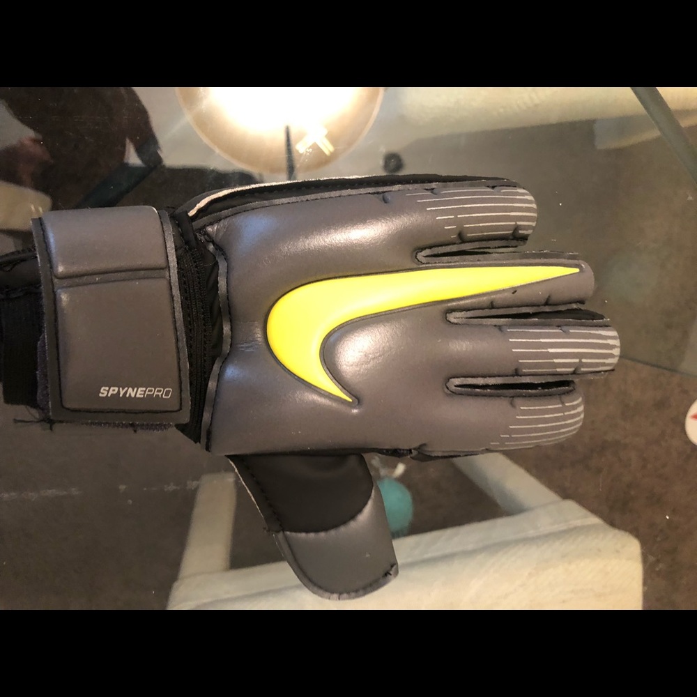 Nike Spyne Goalie Gloves Size 6